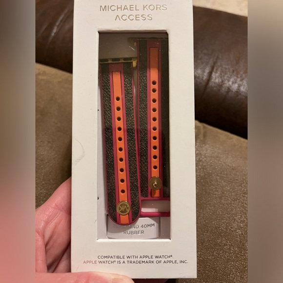 Michael Kors Apple Watch Band 38MM-40MM - Picture 3 of 3